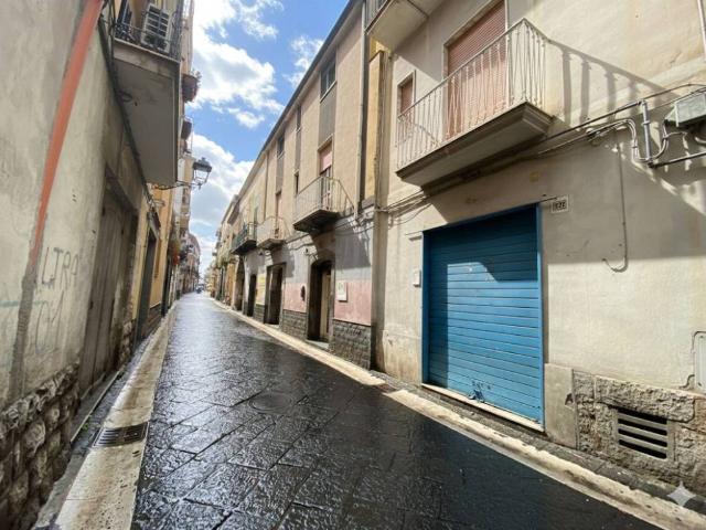Locale Commerciale in vendita a Roccapiemonte, Campania