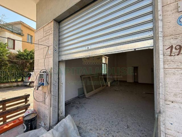 Locale Commerciale in vendita a Roccarainola, Campania