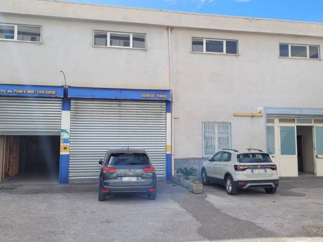 Locale Commerciale in vendita a Cicciano, Campania