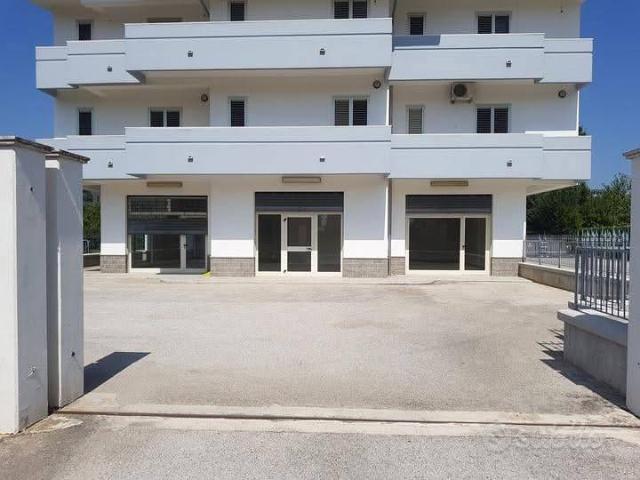 Locale Commerciale in vendita a Roccasecca, Frosinone