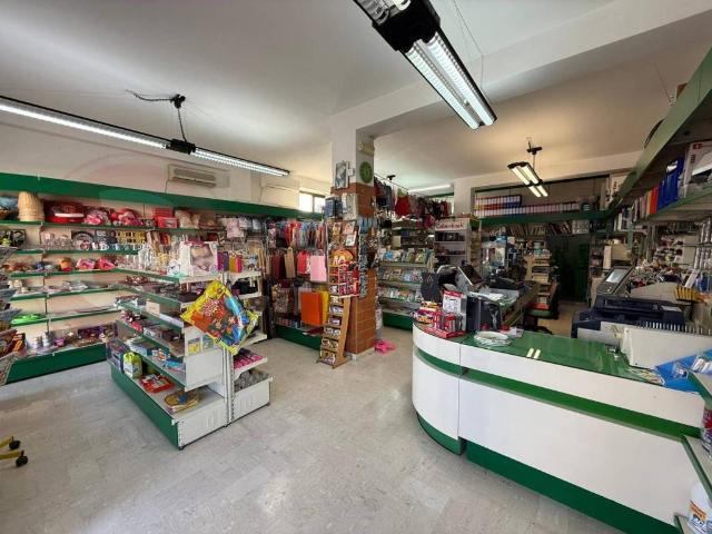 Locale Commerciale in vendita a Roccasecca, Lazio