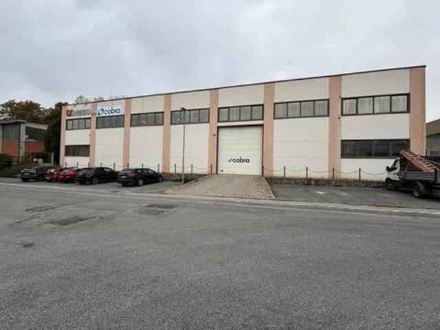 Locale Commerciale in vendita a Roccavignale