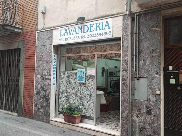Locale Commerciale in vendita a Piemonte, Alessandria