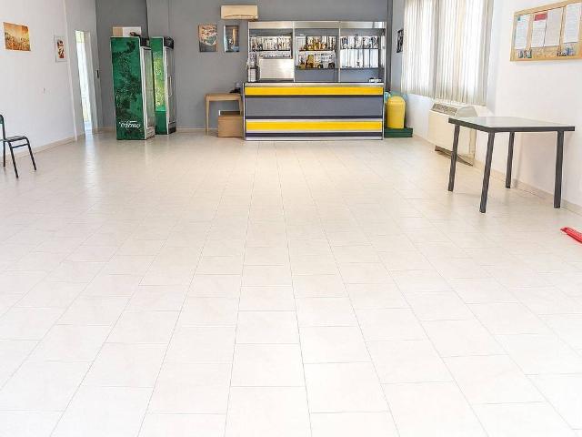 Locale Commerciale in vendita a Rodigo, Lombardia