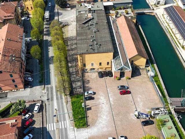 Locale Commerciale in vendita a Comunità montana della Valle Sabbia, Roè Volciano