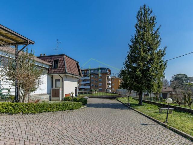 Locale Commerciale in vendita a Rogeno, Lombardia