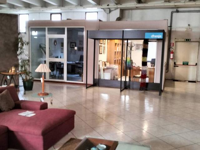 Locale Commerciale in vendita a Pianura Reggiana, Re