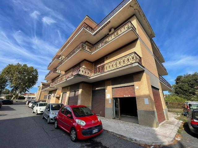 Locale Commerciale in vendita a Cesano, Roma
