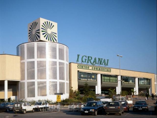 Locale Commerciale in vendita a Municipio Roma VIII, Roma Capitale