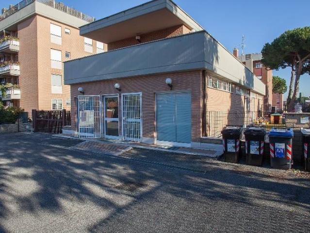 Locale Commerciale in vendita a Municipio Roma X, Roma Capitale