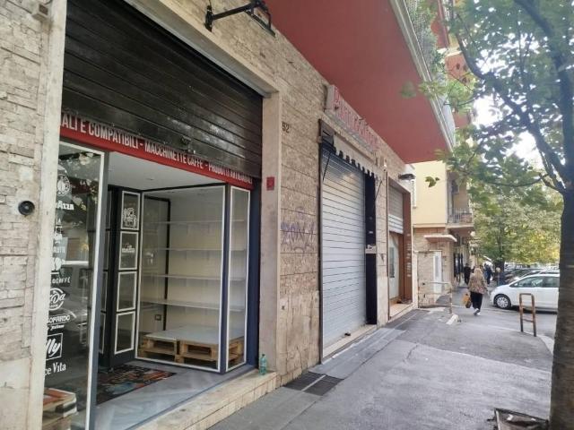 Locale Commerciale in vendita a Municipio Roma VII, Roma Capitale