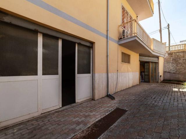 Locale Commerciale in vendita a Prato Fiorito, Roma Capitale