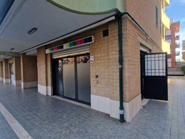 Locale Commerciale in vendita a Osteria del Curato, Roma Capitale