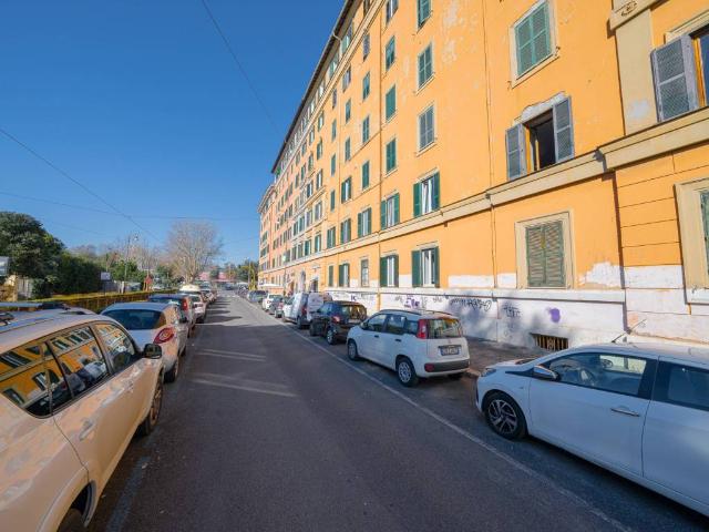 Locale Commerciale in vendita a Municipio Roma II, Roma Capitale