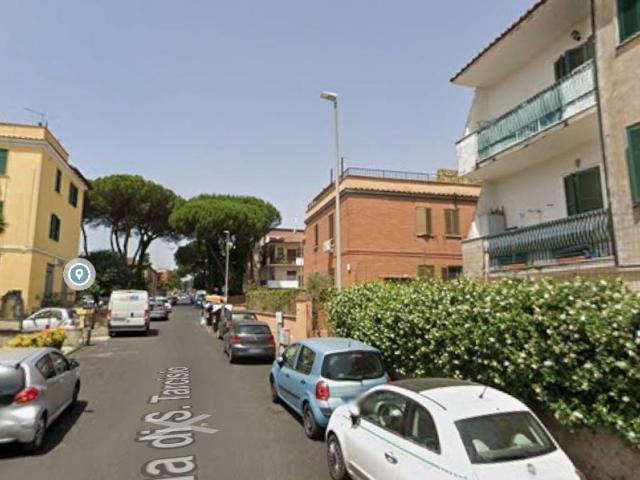 Locale Commerciale in vendita a Municipio Roma VII, Roma Capitale