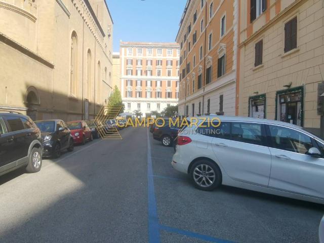 Locale Commerciale in vendita a Municipio Roma I, Roma Capitale
