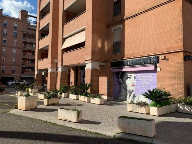 Locale Commerciale in vendita a Municipio Roma IX, Roma Capitale