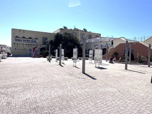 Locale Commerciale in vendita a Lido di Ostia, Roma Capitale