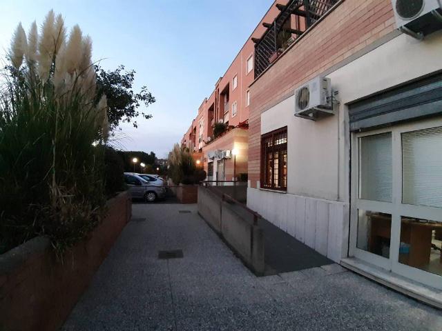 Locale Commerciale in vendita a San Giorgio di Acilia, Roma Capitale