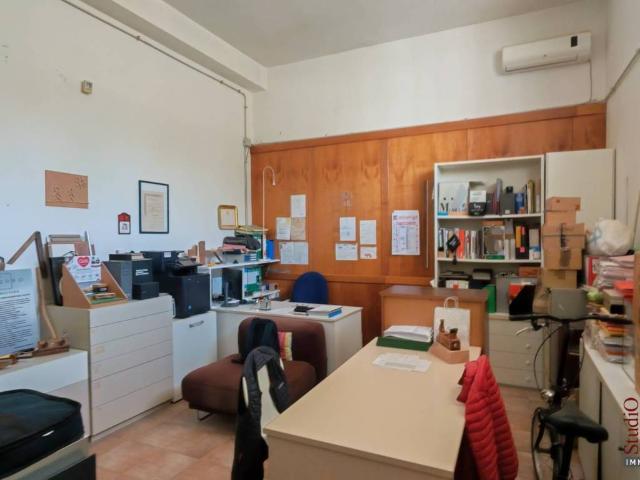Locale Commerciale in vendita a Selva Nera, Roma