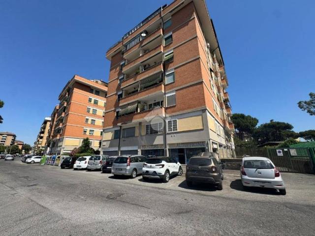 Locale Commerciale in vendita a Municipio Roma XI, Roma Capitale