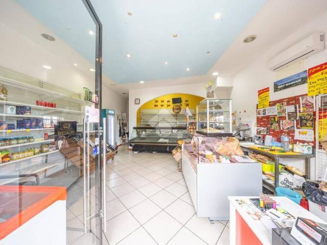 Locale Commerciale in vendita a Municipio Roma VI, Roma Capitale