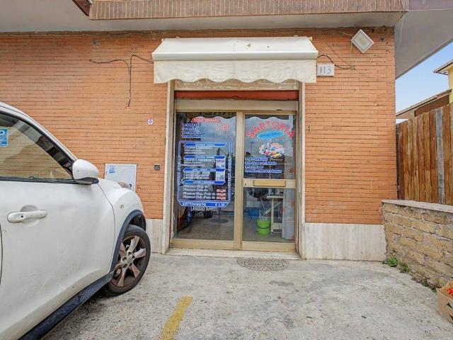 Locale Commerciale in vendita a Roma Capitale, Lazio