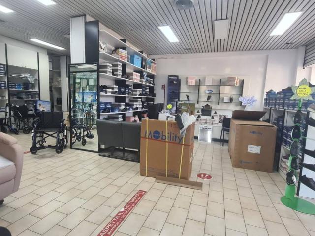 Locale Commerciale in vendita a Villaggio Breda, Roma Capitale
