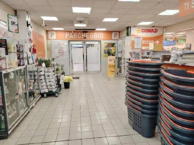 Locale Commerciale in vendita a Municipio Roma III, Roma Capitale
