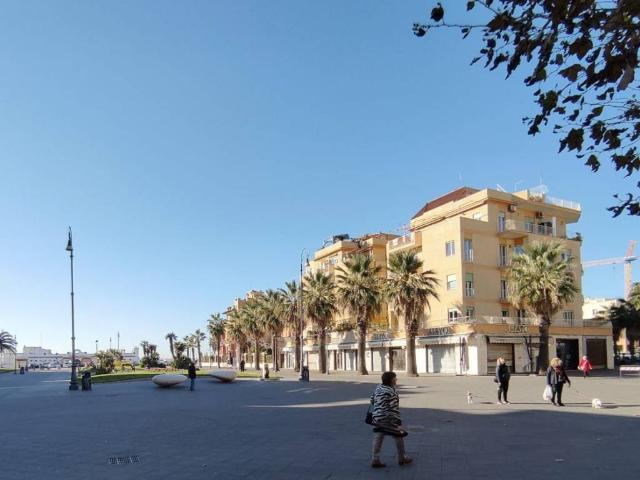 Locale Commerciale in vendita a Lido di Ostia, Roma Capitale