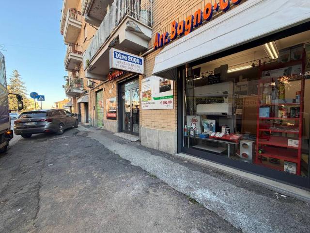 Locale Commerciale in vendita a Municipio Roma VI, Roma Capitale