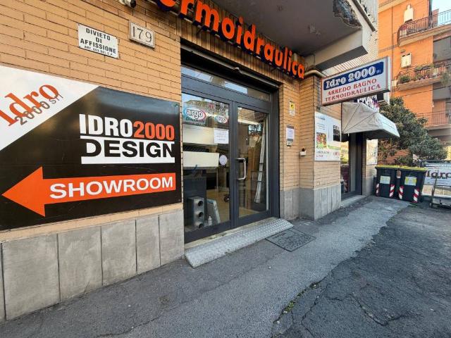 Locale Commerciale in vendita a Municipio Roma VI, Roma Capitale