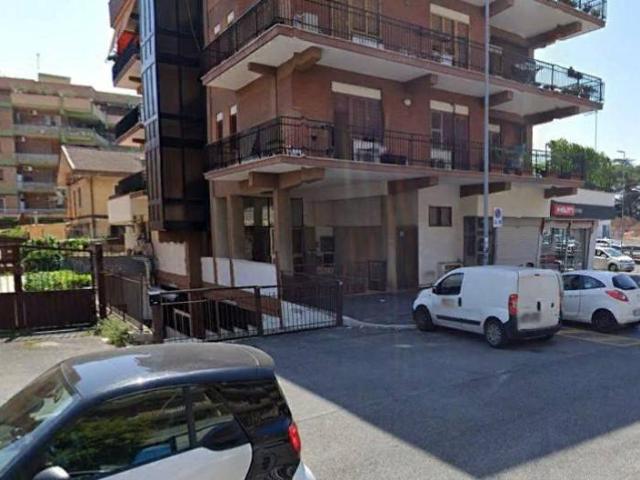 Locale Commerciale in vendita a Municipio Roma VII, Roma Capitale