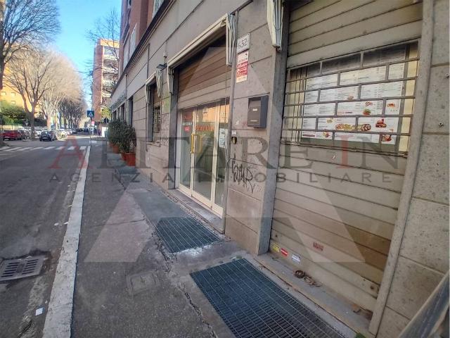 Locale Commerciale in vendita a Municipio Roma IX, Roma Capitale