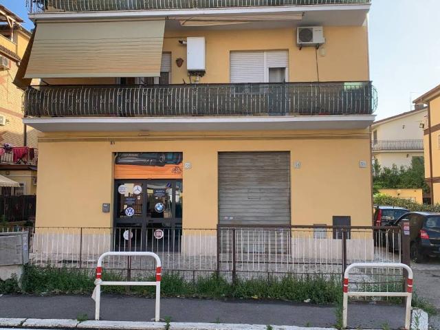 Locale Commerciale in vendita a Finocchio, Roma Capitale