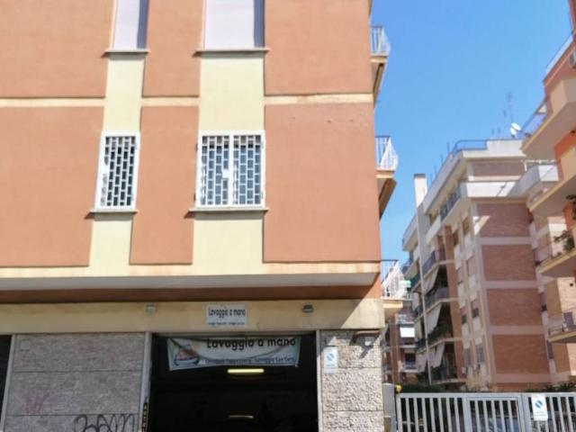 Locale Commerciale in vendita a Municipio Roma VII, Roma Capitale
