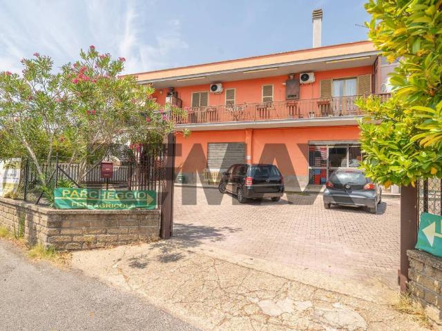 Locale Commerciale in vendita a Cesano, Roma