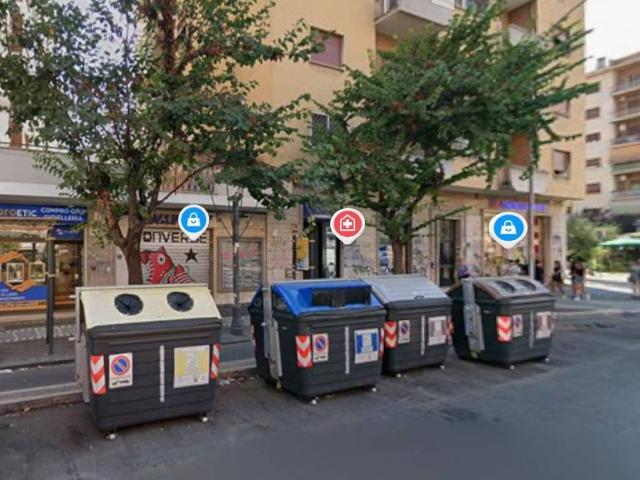 Locale Commerciale in vendita a Capannelle, Roma