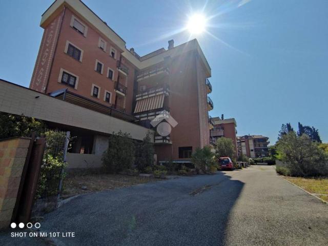 Locale Commerciale in vendita a Ponte Linari, Roma Capitale