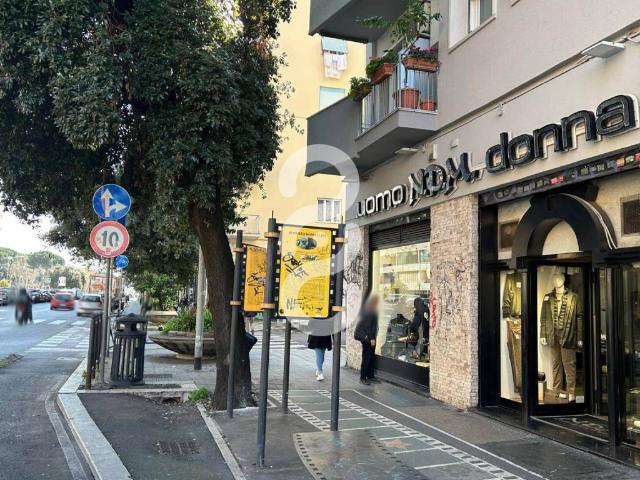 Locale Commerciale in vendita a Municipio Roma VII, Roma Capitale