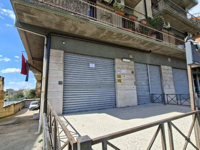 Locale Commerciale in vendita a Finocchio, Roma Capitale