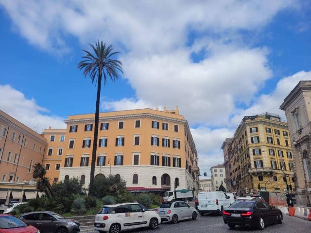 Locale Commerciale in vendita a Municipio Roma I, Roma Capitale