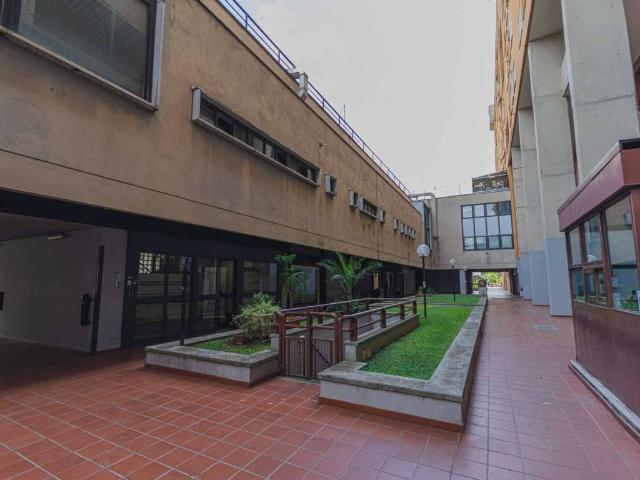 Locale Commerciale in vendita a Spinaceto, Roma Capitale