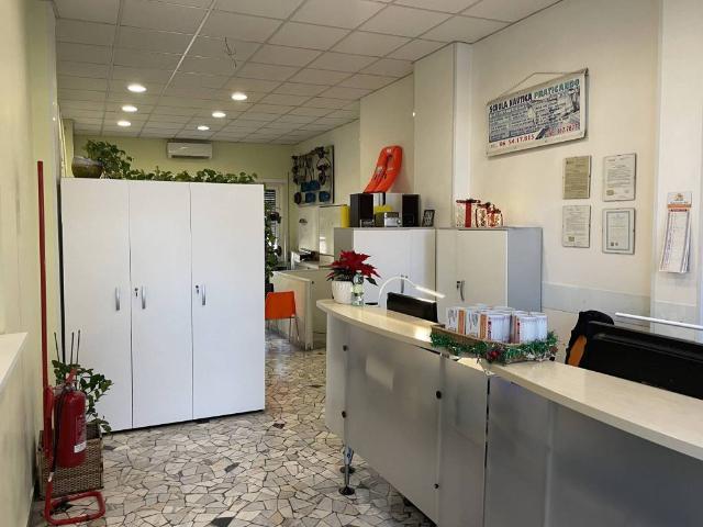 Locale Commerciale in vendita a Municipio Roma VIII, Roma Capitale