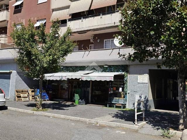 Locale Commerciale in vendita a Municipio Roma VII, Roma Capitale