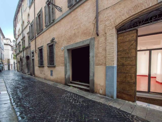 Locale Commerciale in vendita a Municipio Roma I, Roma Capitale