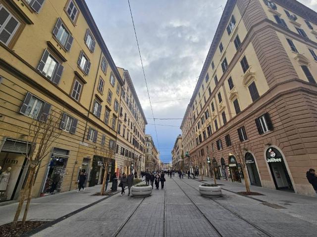 Locale Commerciale in vendita a Municipio Roma I, Roma Capitale