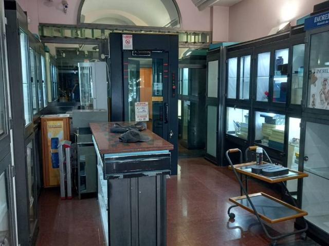 Locale Commerciale in vendita a Municipio Roma X, Roma Capitale