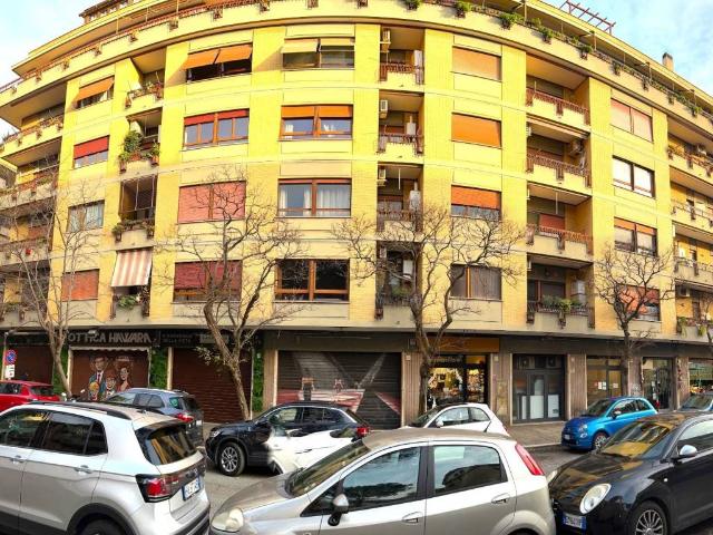 Locale Commerciale in vendita a Lido di Ostia, Roma Capitale