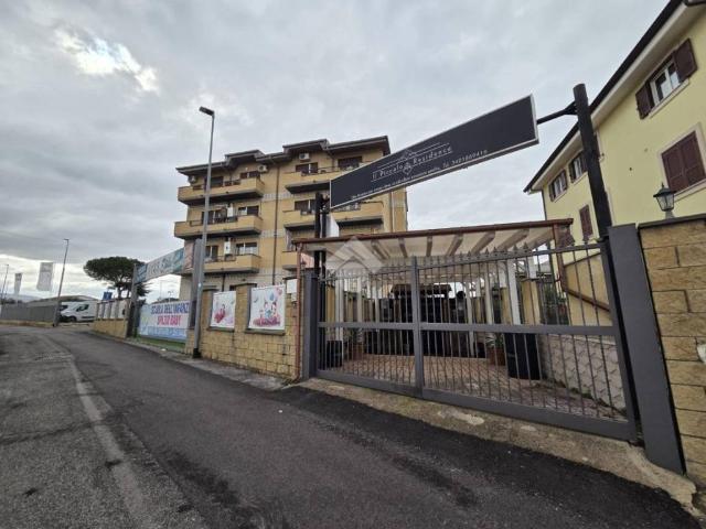 Locale Commerciale in vendita a Finocchio, Roma Capitale